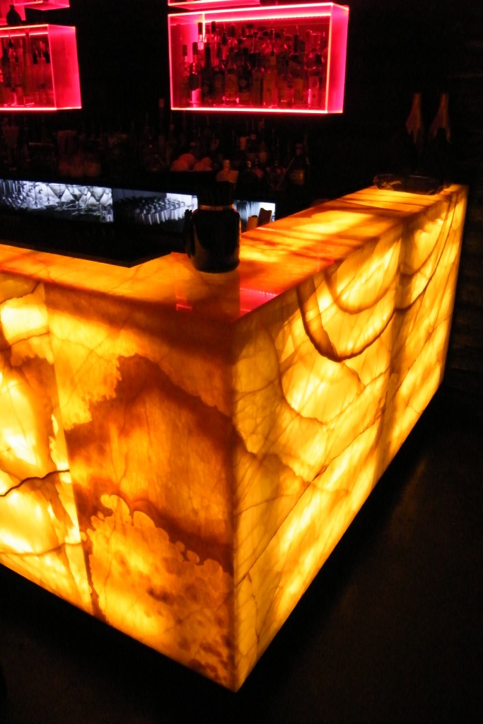 Lotus onyx bar